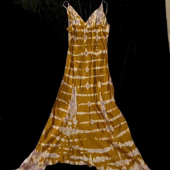 Silky flowing sundress, slightly asymmetrical shape with slit - Picture 1 of 3